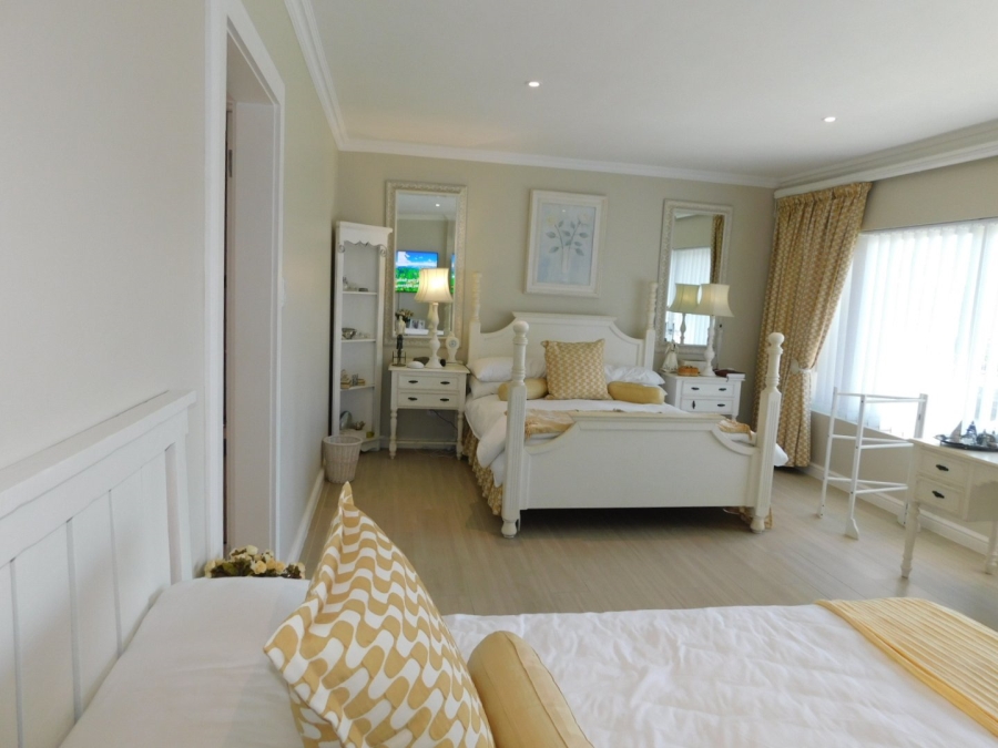 4 Bedroom Property for Sale in Harbour Island Western Cape